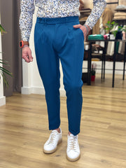 PANTALONE CAPRI CON PENCE DETTAGLIO CINTURINO