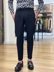 PANTALONE CAPRI CON PENCE DETTAGLIO CINTURINO