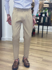 PANTALONI CAPRI CON PENCE DETTAGLIO CINTURINO