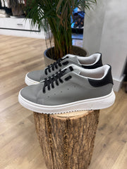 SNEAKERS IN PELLE GRIGIA GOMMA BIANCA