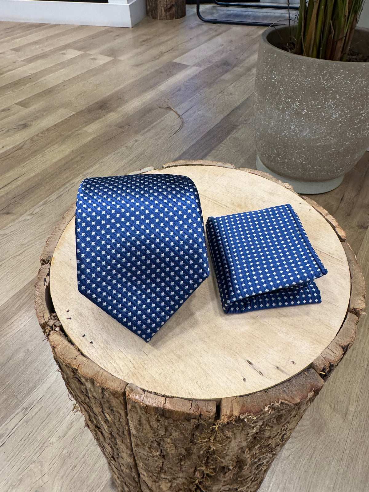 CRAVATTA E POCHETTE IN SETA